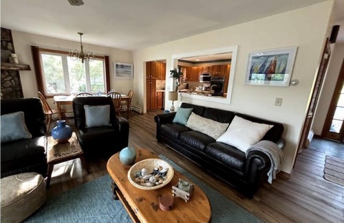 Barnstead Cottage | King Family Lakehouse Waterfront Vacation RetreatnLocke Lake, Barnstead N.H,