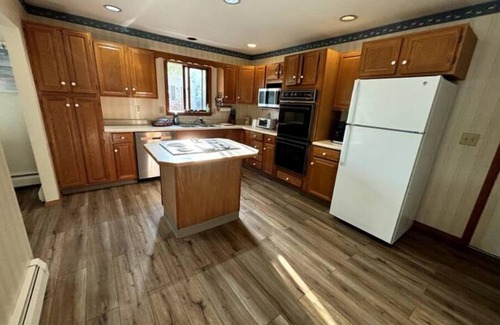 Barnstead Cottage | King Family Lakehouse Waterfront Vacation RetreatnLocke Lake, Barnstead N.H,