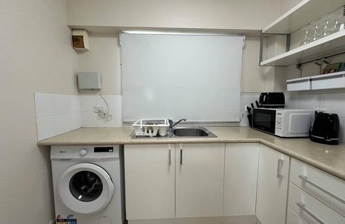 Victoria Park Apartment | King George Nest - With Parking in Victoria Park!