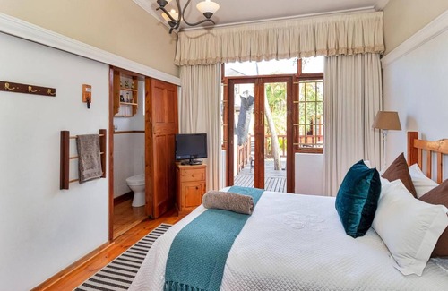 Port Elizabeth Central House | King George's Guest House