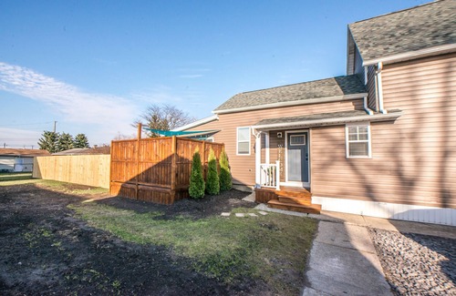 Cheektowaga House | KING Master En-Suite- BRAND NEW Home- Buffalo's Best Kept Secret!