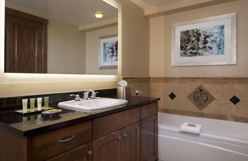 Park City Cabin | King or Queen Studio - Hilton Grand Vacations Club Sunrise Lodge Park Cityn