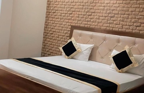 Taj Ganj Hotel | King Palace By GRB