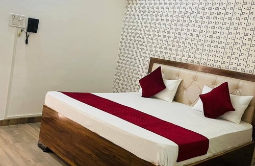 Taj Ganj Hotel | King Palace By GRB