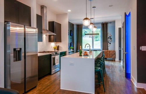 Nashville House | King Queen 2 Homes - 24 Beds City Views