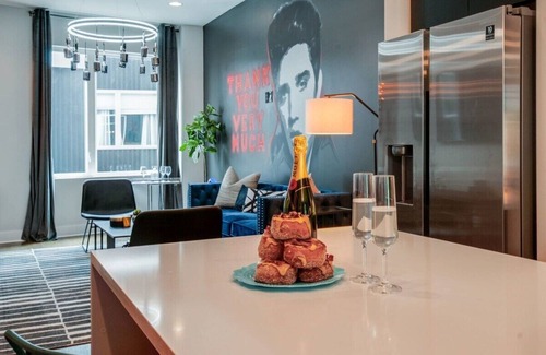 Nashville House | King Queen 2 Homes - 24 Beds City Views