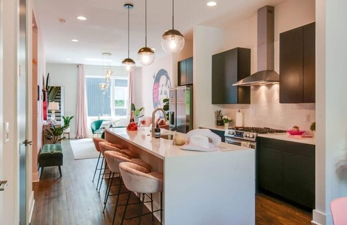 Nashville House | King Queen 2 Homes - 24 Beds City Views