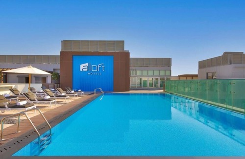 Garhoud House | King Room Near DXB Airport By Luxury Bookings