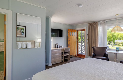 Bar Harbor Hotel | King Room w/Breakfast Included