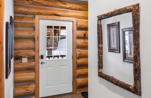West Yellowstone House | King's Cabin