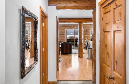West Yellowstone House | King's Cabin