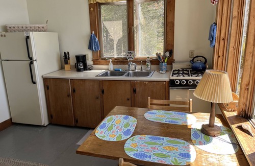 Herricks Cottage | KING'S POINT, SLEEPS 4 ON BEAUTIFUL EGGEMOGGIN REACH