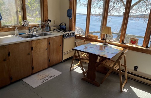 Herricks Cottage | KING'S POINT, SLEEPS 4 ON BEAUTIFUL EGGEMOGGIN REACH