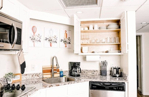 Fort Myers River District Apartment | King Suite | City + Water Views