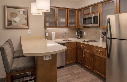 Hillsboro Condo | King Suite. Free Breakfast. Pool. Gym. Quick Drive to Rock Creek Country Club!