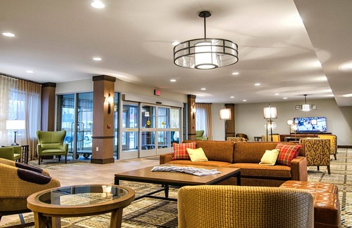 Marquette Apartment | King Suite. Free Breakfast Buffet. Downtown Marquette. Near Northern Michigan University!