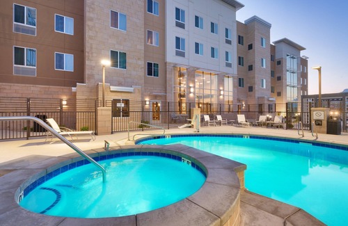 Lehi Apartment | King Suite. Free Breakfast. Pool & Hot Tub. Gym. Near Traverse Mountain Shopping Center!