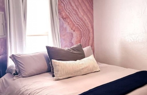 Lincolnville Hotel | King Suite in Boutique Hotel4, walk to downtown