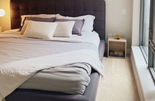 Fashion District Condo | King West Condo, 2BD/2Bath, Big Terrace & Parking