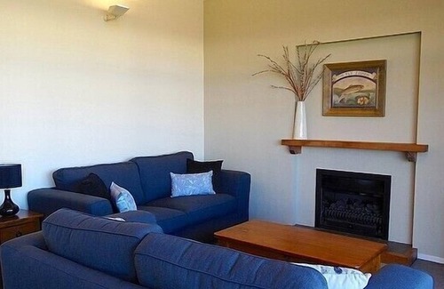Okere Falls Cottage | Kingfisher - Hamurana Holiday Home