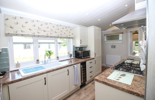 Ryther Apartment | Kingfisher Lodge - Luxury Lodge with Hot Tub