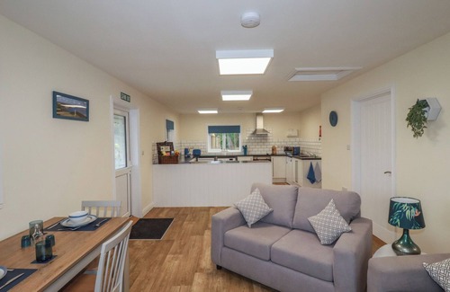 Stenalees Cottage | KINGFISHER LODGE, with a garden in St Austell