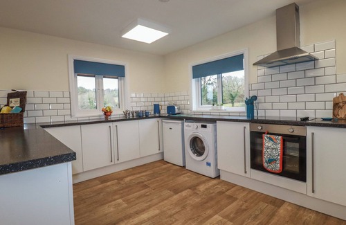 Stenalees Cottage | KINGFISHER LODGE, with a garden in St Austell