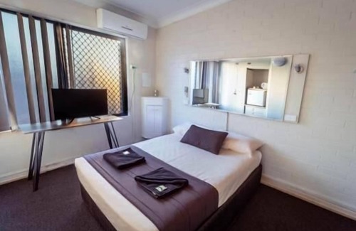Hamilton Bed & Breakfast | Kingsford Riverside Inn