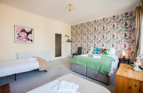 Canbury Apartment | Kingston Central Garden House with Free Parking