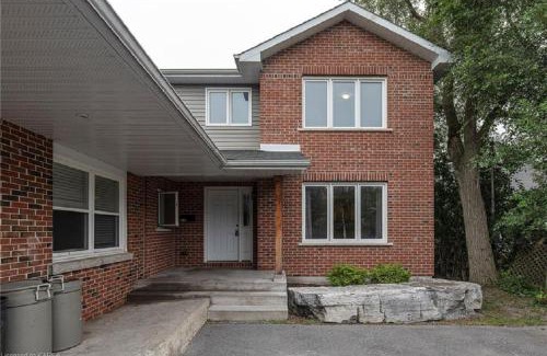 Kingston House | Kingston Comfort Suites - Unit 2