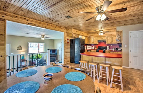 Kingston House | Kingston Getaway < 2 Mi to Lake Texoma!