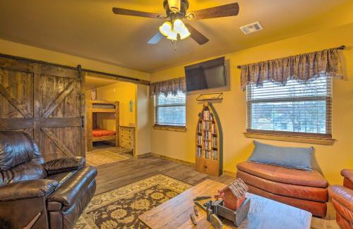 Kingston House | Kingston Home with Pickleball Steps to Lake Texoma!