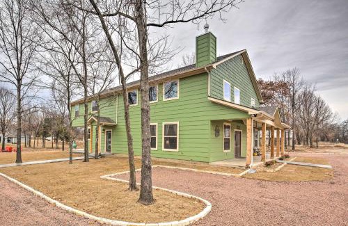 Kingston House | Kingston Home with Pickleball Steps to Lake Texoma!