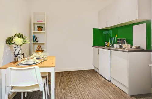 Norbiton Hotel | Kingston Luxe Suites Riverside Apartment Belvilla