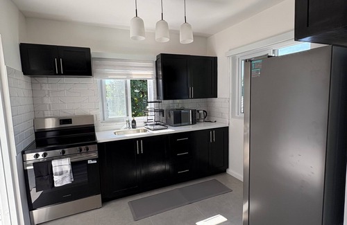 Norbrook Apartment | Kingston Modern Apartment With Free Parking and Wifi