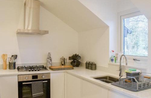 Silsden House | Kinneret Apartment