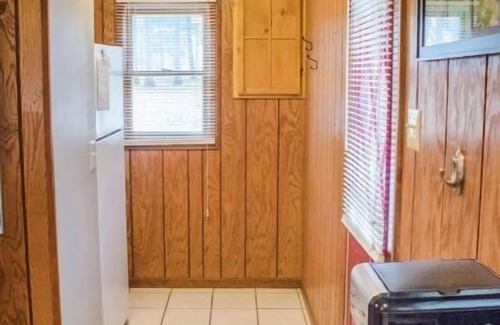 Triumph Cabin | Kishauwau's Starved Rock Area Cabins - Studio Bridge Cabin