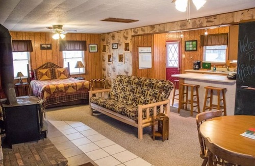 Triumph Cabin | Kishauwau's Starved Rock Area Cabins - Studio Bridge Cabin
