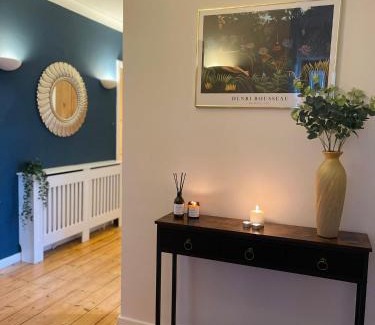 Headingley Apartment | Kist Accommodates - Stylish Headingley Apartment - Parking - 500 mps WIFI