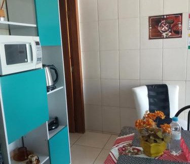 Maringa Apartment | Kit Net 5 azul cama casal