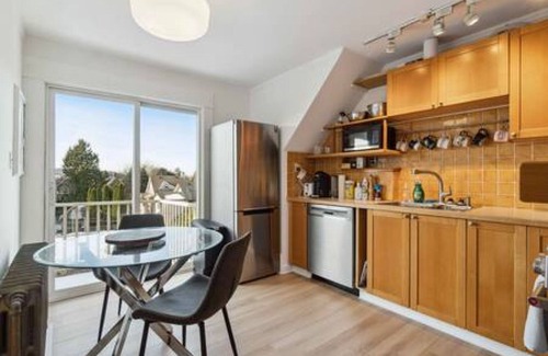 Kitsilano House | Kitsilano Home Away from Home!