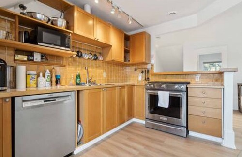 Kitsilano House | Kitsilano Home Away from Home!