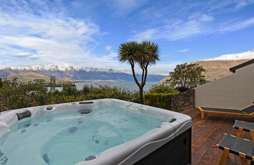 Fernhill Apartment | Kiwi Nest- Luxury Home - Hot Tub