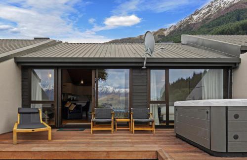 Fernhill Apartment | Kiwi Nest- Luxury Home - Hot Tub