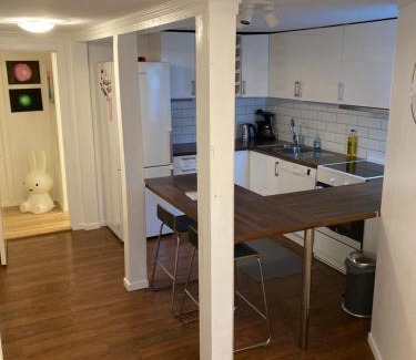Bergenhus Apartment | Kjellerleilighet - nært Haukeland sykehus.