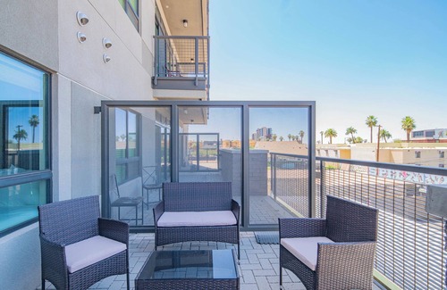 Evans Churchill Apartment | KLVG - Iluminate