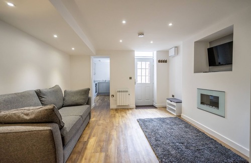 York Apartment | Knavesmire Studio - sleeps 2 guests in studio