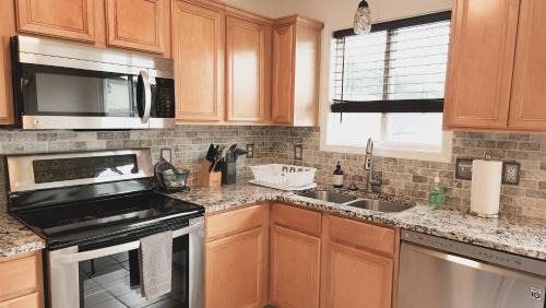 Oakdale House | Knight's Vacation Property - Charlotte, NC