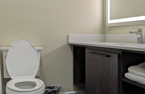 Bracebridge Hotel | Knights Inn Bracebridge