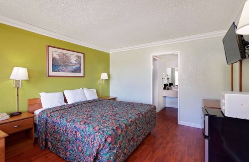 Palmdale Hotel | Knights Inn Palmdale